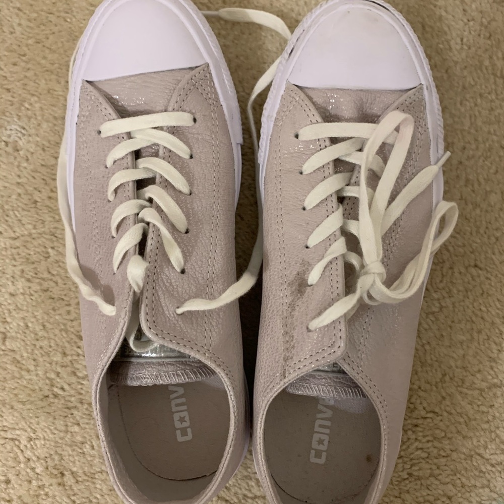 TAN CONVERSE SNEAKERS SIZE 7